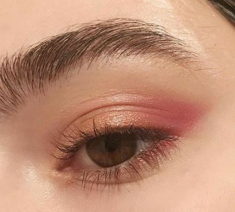 Huda Beauty Rose Gold, Make Up Designs, Mekap Mata, Makeup Tip, Artist Makeup, Red Eyeshadow, Smink Inspiration, Makijaż Smokey Eye, Makeup Eye Looks