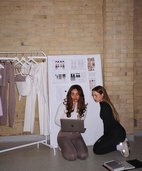 E Commerce Photoshoot Ideas, Business Partners Aesthetic, Warehouse Business Aesthetic, Brand Model Aesthetic, Fashion Office Aesthetic, Marketing Girly Aesthetic, Fashion Photoshoot Aesthetic, Marketing Girlie Aesthetic, Fashion Buyer Career Aesthetic