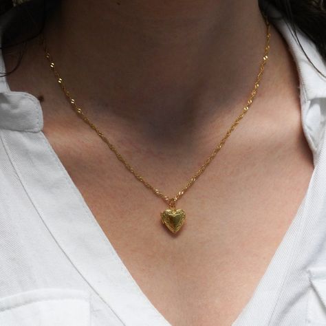 Gold Heart Locket Necklace Big Heart Locket Vintage Locket - Etsy Necklace With A Heart, Tiny Heart Locket, Dainty Heart Locket, Heart Shaped Locket Necklaces, Gold Heart Shaped Locket, Heart Locket Necklace Vintage, Little Heart Necklace, Heart Shaped Locket Aesthetic, Good Heart Locket