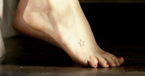 Caroline Forbes TVD Star Foot Tattoos, Tiny Foot Tattoos, Small Star Tattoos, Fox Tattoo Design, Tattoo Foot, Fairy Tattoo Designs, Trendy Tattoo, Tiny Hands, Caroline Forbes