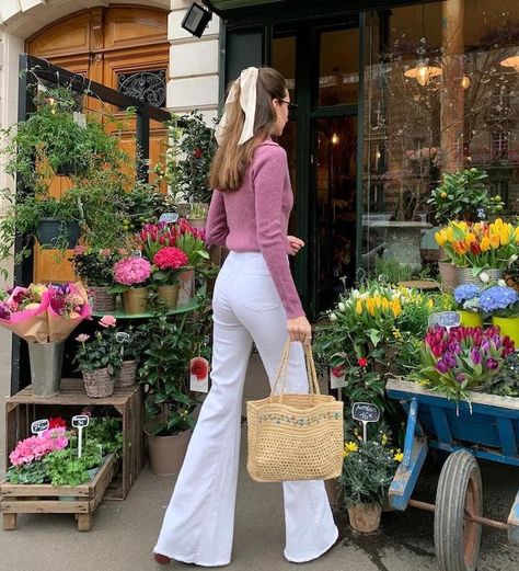 Fall Bell Bottoms Outfit, Marielle Haon, Working Outfits, Style Roots, Flared Pants Outfit, Outfits 70s, 70s Inspired Fashion, Europe Outfits, Instagram Flowers