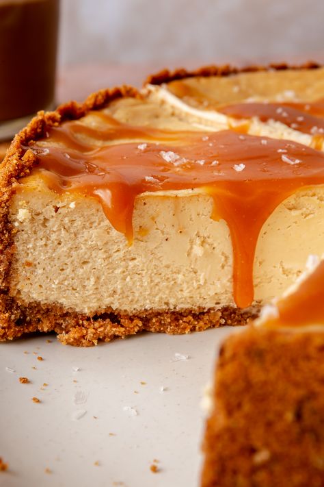 Homemade Salted Caramel Cheesecake Sea Salt Caramel Cheesecake Recipe, Cheesecake Recipes Salted Caramel, Salted Caramel Pumpkin Cheesecake, Mini Salted Caramel Cheesecake, No Bake Salted Caramel Cheesecake, Easy Caramel Cheesecake, Caramel Desert, Carmel Cheesecake, Thanksgiving Cheesecake