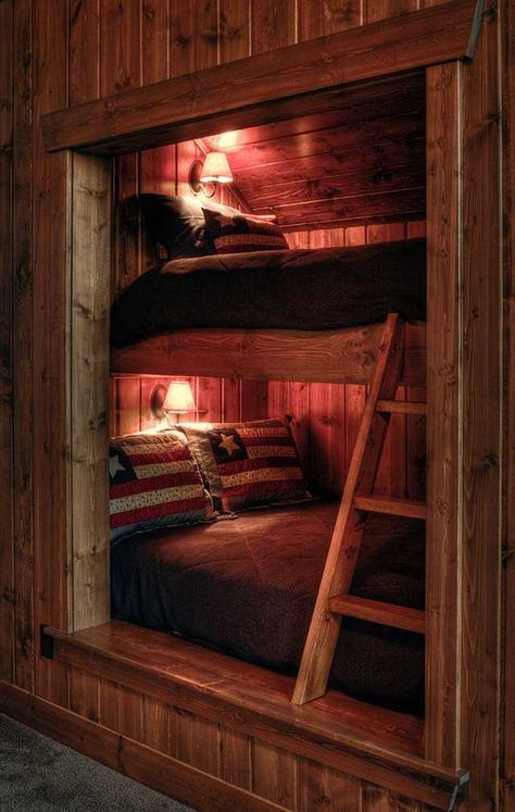 Perfectly cozy bunk beds. - Imgur Deer Lease Cabin, Design Case Mici, Rustic Bunk Beds, Small Flats, Rustic Bedrooms, Design Interior Modern, Wooden Wall Design, Cabin Farmhouse, Bed Nook