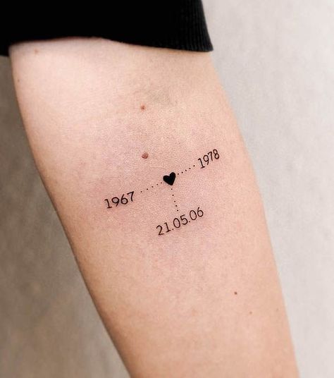 Tattoos For First Time Moms, Moms Birth Year Tattoo, Tattoo Ideas Family Tree, Women Family Tattoos, Tattoo Ideas Meaning Family, Family Birth Year Tattoo Ideas, Kids Birth Year Tattoo Ideas, Small Tattoos For Family Members, Family Birthday Tattoos