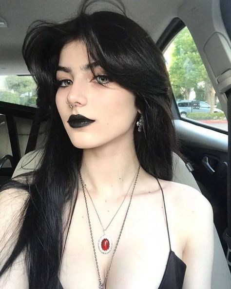 Sinister Darling on Instagram: “Queen of black 🖤 #sinisterdarling” Gothic Hairstyles, Goth Hair, Goth Beauty, Long Black Hair, Goth Aesthetic, Pale Skin, Mode Inspiration, Long Black, Dark Hair