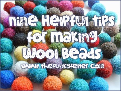 Felt Ball Crafts, Diy Laine, Felt Wool Ball, Felted Soap, Diy Wool, Felted Wool Crafts, Felt Beads, Needle Felting Tutorials, Felt Christmas Decorations