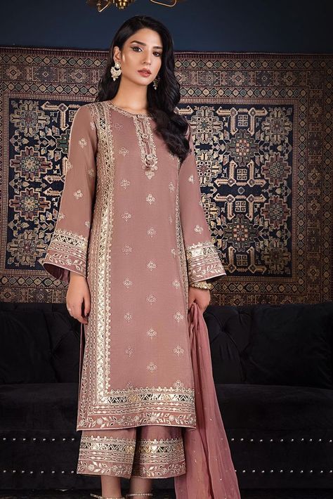 Dress Designs For Stitching, Pakistani Women Dresses, Lace Suit, Embroidery Fashion Detail, New Kurti Designs, Asim Jofa, Indian Dresses Traditional, Boutique Dress Designs, Embroidery Designs Fashion