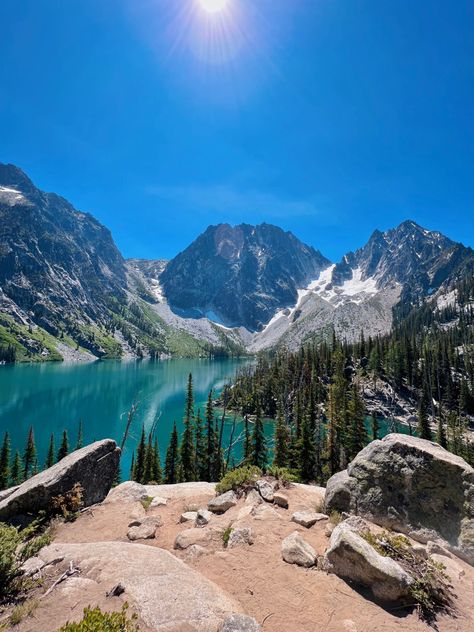 Kachess Lake Washington, Mountain Washington, Hiking View Aesthetic, Nature Hiking Aesthetic, Washington Countryside, Lake In Mountains, Washington Mountains Aesthetic, Hiking Scenery, Pnw Hikes