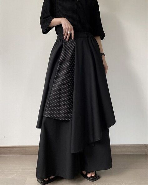 Awesome hip hop crotch pants. Pants That Look Like Skirts, Korean Long Skirt Fashion, Japanese Oversized Fashion, Skirt On Pants, Japanese Street Fashion Women, Skirt Pants Outfit, Japanese Summer Fashion, Skirts Over Pants, Japanese Skirt