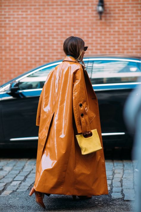 Day 6 Trench Coat Style, Looks Street Style, Raincoats For Women, Orange Is The New Black, Fashion Weeks, Street Style Inspiration, Coat Design, Fashion Week Street Style, Street Style Looks