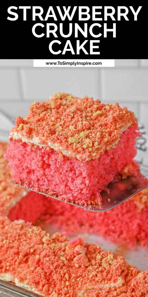 Easy Strawberry Crunch Cake Recipe, Strawberry Crunch Bars, Strawberry Cake Mix Recipes, Strawberry Crunch Cake, Strawberry Crunch, Crunch Bars, Crunch Recipe, Strawberry Cake Mix, Strawberry Dessert Recipes