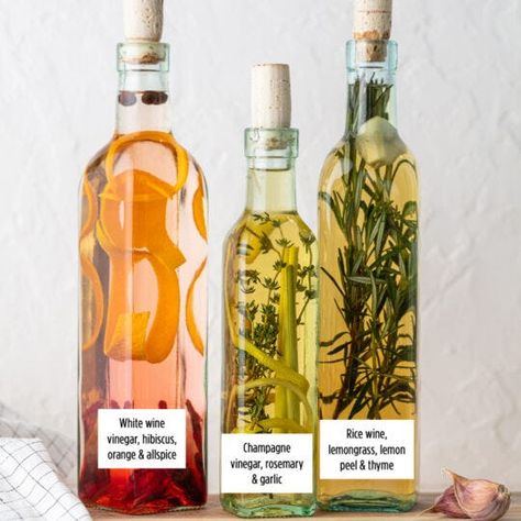 Infused Oil And Vinegar Recipes, Herbed Vinegar Recipes, Herb Infused Vinegar, Infused Balsamic Vinegar Recipes, Infused Cooking Oils, Diy Infused Olive Oil Recipes, Olive Oil Infusions, Homemade Infused Olive Oil, Flavored Vinegar Recipes