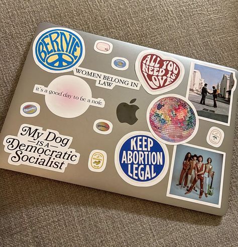 Ig & pin maddie dae tilley 🤍 #macbook #macbookpro #stickers #redbubble Stickers Macbook Aesthetic, Sticker Computer Aesthetic, Macbook Clear Case With Stickers, Mac Book Stickers Aesthetic, Aesthetic Laptop With Stickers, Stickers On Macbook Aesthetic, Macbook Case Aesthetic Stickers, Sticker Macbook Case, Macbook Wallpaper Stickers