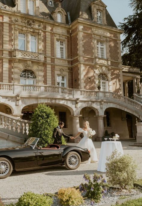 Classic Wedding Cars, European Style Wedding Venues, Classy Traditional Wedding, Old Money Ballroom, Old Money Outdoor Wedding, Old Money Garden Wedding, Old Money Classic Wedding, Old Money Wedding Venue Ideas, Wedding Old Money Aesthetic