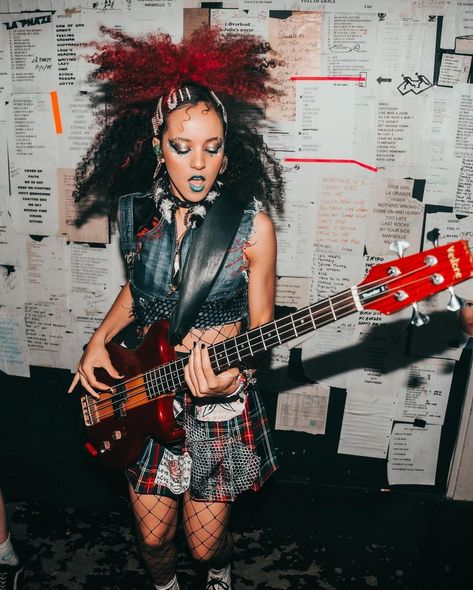 Rockstar Hair Black Women, Black Punk Fashion, Colorful Punk Fashion, Bassist Outfit, Punk Fashion Black Women, Black Punk Hairstyles, Black Alt Hairstyles, Afro Goth Women, Afro Punk Fashion Black Women