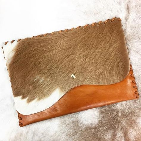 Formal Clutches, Purse Inspiration, Cowhide Clutch, Best Leather Wallet, Cowhide Purse, Making Bags, Trendy Purses, Vintage Leather Handbag, Leather Handbags Handmade