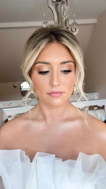 Natural Wedding Makeup Pinks, Natural Makeup Bridal Wedding Day, Natural Soft Glam Makeup Bridesmaid, Soft Glam Makeup Big Eyes, Natural Soft Glam Wedding Makeup, Bride Natural Glam Makeup, Bride Make Up Blue Eyes Blonde Hair, Bridal Makeup For Brown Eyes And Blonde Hair, Simple Classic Wedding Makeup