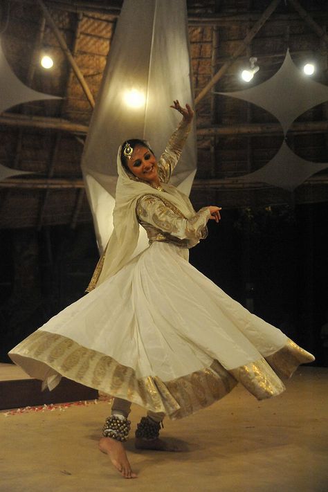 Kathak : Astha loses herself in the Sufi way - Zorba, the Buddha Kathak Dress Anarkali Dancers, Kathak Lehenga, Kathak Dress Design, Kathak Dance Dress, Kathak Dance Photography, Kathak Photography, Kathak Dress, Kathak Costume, Bollywood Dancing