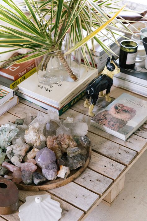 Styling Books, Meditation Room Decor, Bedroom Colour Palette, Displaying Crystals, Surf Shack, Spiritual Decor, Home Styling, Yoga Room, Crystals In The Home