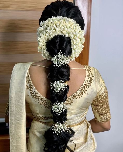 Kerala Bride Hairstyles, Professional Saree, Baby Shower Hair Styles, Haircuts For Long Hair Straight, Indian Bun Hairstyles, South Indian Hairstyle, Messy Braided Hairstyles, Baby Breath Flower, Simple Bridal Hairstyle