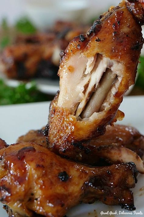 Honey Barbecue Chicken Wings, Honey Barbecue Chicken, Chicken Wing Sauce Recipes, Wings Recipe Baked, Honey Bbq Wings, Easy Chicken Wing Recipes, Barbecue Chicken Wings, Honey Barbecue Sauce, Wing Sauce Recipes