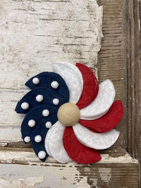 Patriotic Felt Ornaments, Patriotic Christmas Ornaments, Cross Candle Holder, Patriotic Crafts Diy, Patriotic Diy, Americana Crafts, The Shabby Tree, T Craft, Cotton Rounds