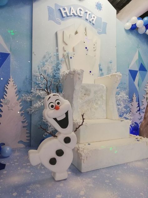 Fall Festival Decorations, Frozen Birthday Party Decorations, Snow Decorations, Elsa Birthday Party, Christmas Door Decorating Contest, Frozen Birthday Theme, Door Decorating Contest, Elsa Birthday, Disney Frozen Birthday