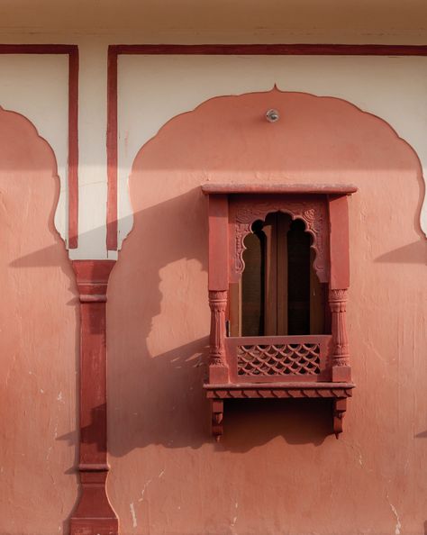 Rajasthani Window, Rajasthani Architecture, India Architecture, Mughal Architecture, Bg Design, Jaipur Rugs, Indian Architecture, Temple Design, Instagram Travel