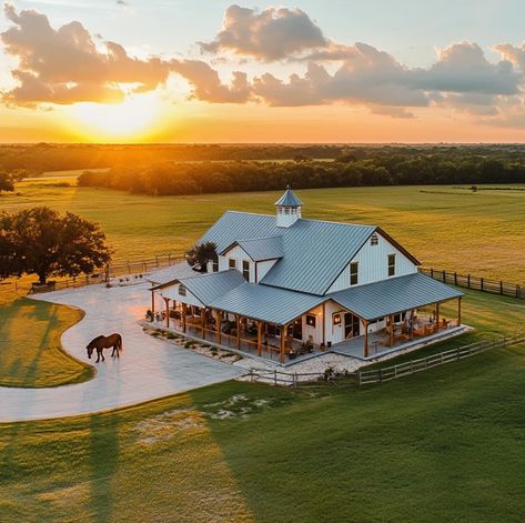 Buying Land Aesthetic, Tennessee Farmhouse, Tennessee Farm, House With Land, Buy Dirt, Front Facade, Texas Farm, Barn House Design, Farm Land