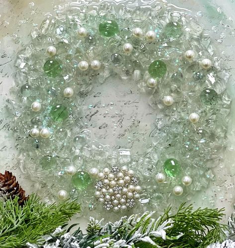 Resin Christmas Wreath, How To Crush Glass Diy, Christmas Crushed Glass Art, Crushed Glass Christmas Tree Diy, Fused Glass Christmas Wreath, Glass Art With Resin, Resin And Glass Crafts, Diy Crushed Glass Projects, Crushed Glass Crafts Diy