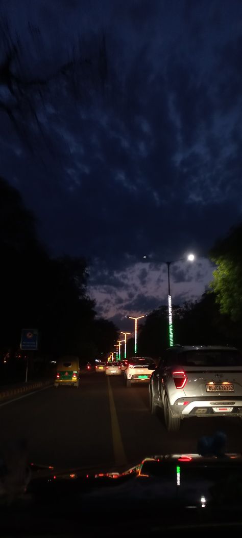 Delhi Roads In Night, Delhi Sky Aesthetic, Delhi Road Snapchat, Delhi Photography Night, Delhi Rain Aesthetic, Evening Rain Aesthetic, Indian Road Aesthetic, Indian Roads Photography, Delhi Rain Snapchat