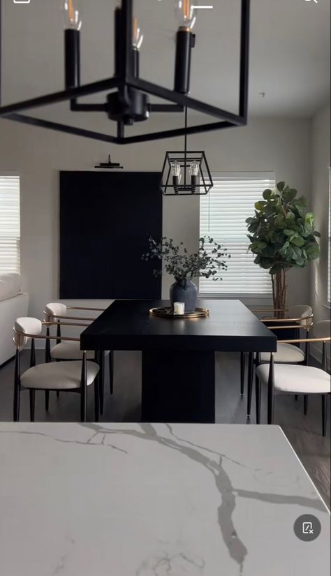 Dark Dining Room Ideas Modern, Black And White Dining Room Ideas, Diner Room Ideas Decor, Black And Grey Dining Room, Dining Room Dark Table, Dining Room Decor Black, Black Dining Table Decor Ideas, Black Dining Table Decor, Townhouse Aesthetic