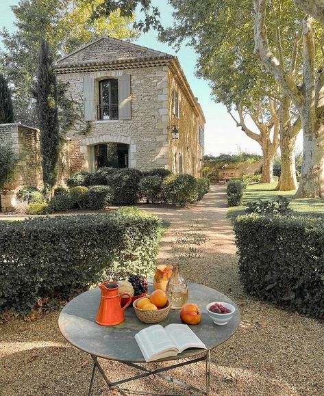 Mediterranean Aesthetic, Italy House, French Summer, Italian House, Countryside Vacation, Italian Countryside, Provence Style, Italian Villa, Countryside House