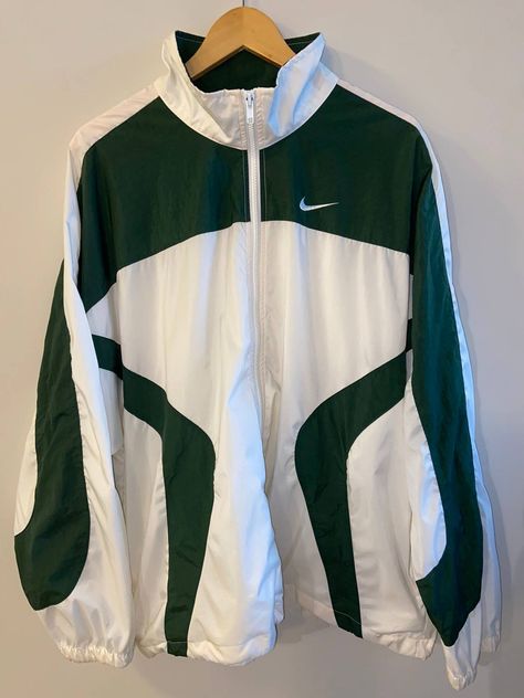 Windbreaker Outfit, Vintage Nike Sweatshirt, Mens Outfit Inspiration, Fashion Suits For Men, Vintage Windbreaker, Nike Windbreaker, Nike Vintage, Men's Outerwear, Swaggy Outfits