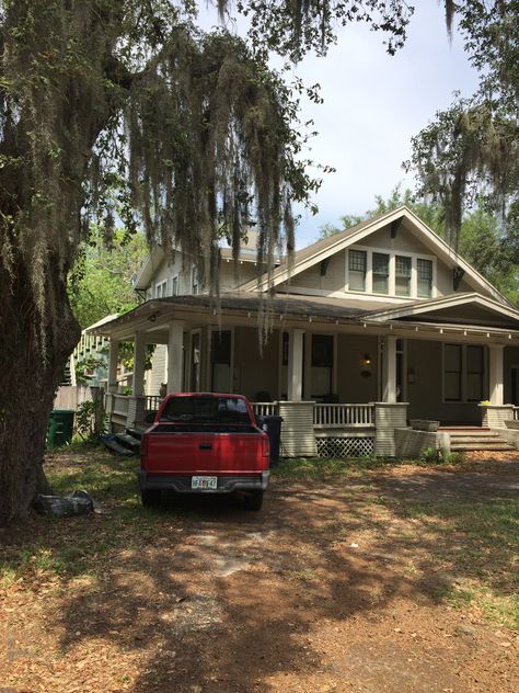 80s American House, Suburb House Exterior, Obx House Aesthetic, American Houses Aesthetic, Low Class House, Small House Aesthetic Exterior, 80s House Exterior Aesthetic, Midwestern House, House In Suburbs