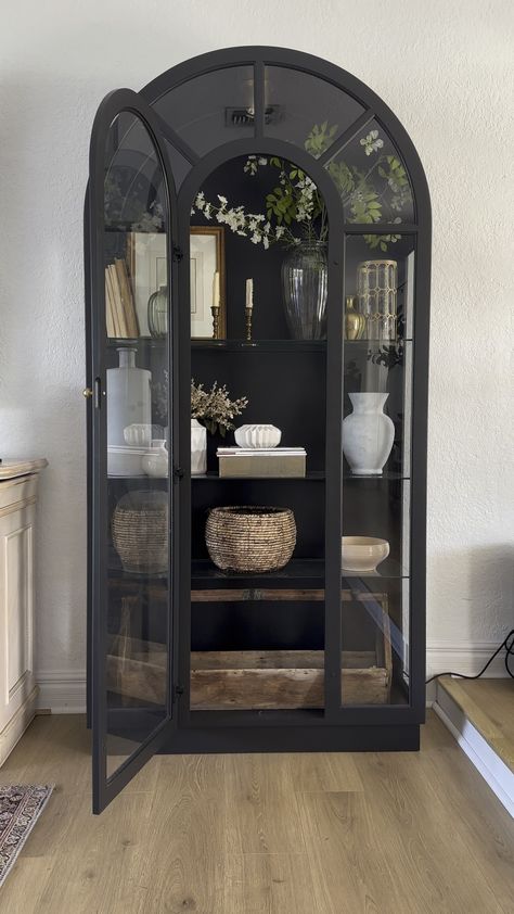 Arched Glass Cabinet, Black Glass Cabinet, Modern China Cabinet, Living Room Display Cabinet, Display Cabinet Decor, Hutch Decor, Styling Shelves, Cabinet Designs, China Cabinet Display