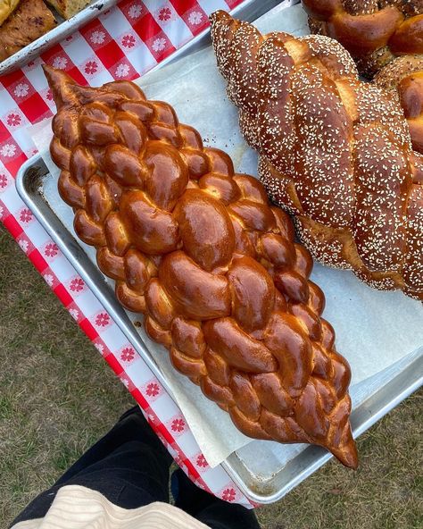 Classic Challah | Bengingi Challah Bread Recipe, Best Bread, Light Breakfast, Recipes From Around The World, Banana Cookies, Challah Bread, Pecan Cookies, Banana Oats, Gram Flour