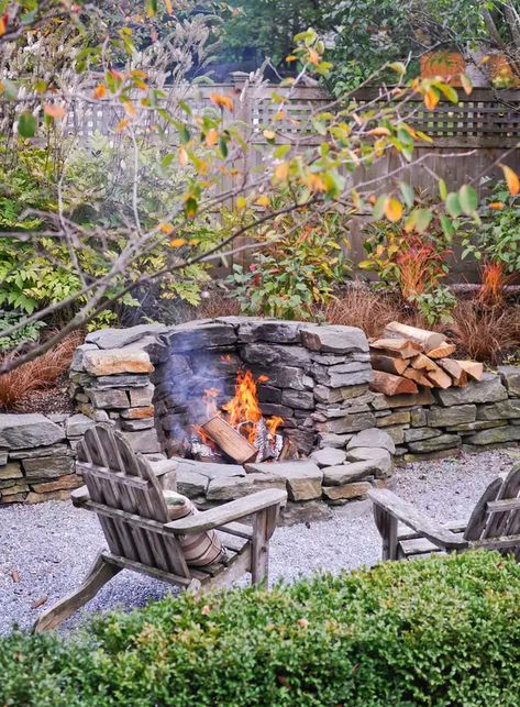 Outdoor Fire Area Ideas, Backyard Stone Fire Pit Ideas, Pool Side Fire Pit Ideas, Natural Fire Pit Ideas, Fire Pit On Sloped Yard, Fire Pit With Chimney, Firepits Backyard Diy, Fireplace 2023, Firepits Backyard Ideas