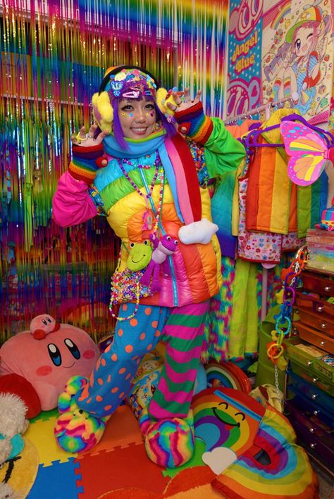 Rainbow Winter Outfit, Decora Outfits Aesthetic, Neoncore Outfits, Kidcore Outfit Ideas, Decora Kei Aesthetic, Decora Kei Outfits, Decora Fashion Outfits, Rainbowcore Fashion, Cybr Grl