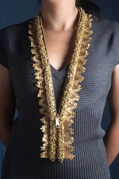 M&J Trimming: Zipper and Lace Metallic Statement Necklace DIY Zipper Necklace, Diy Statement Necklace, Necktie Crafts, Zipper Crafts, Zipper Jewelry, Diy Collier, Jewerly Designs, Diy Jewelry Necklace, Zippers Fashion