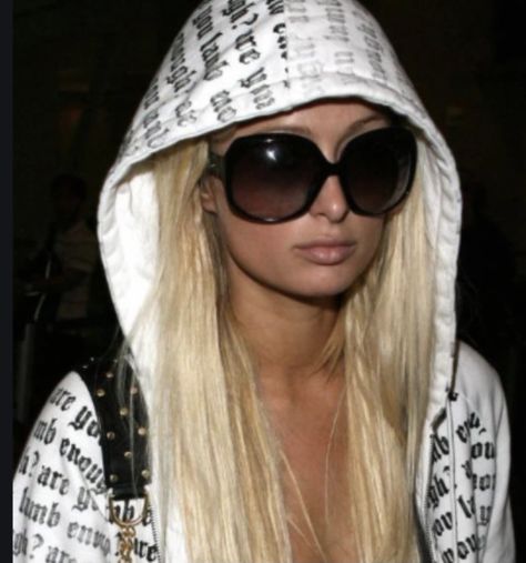 Paris Hilton Style, Celebrity Sunglasses, Paris Hilton, Oversized Sunglasses, Video Editor, Y2k 2000s, Paris, Sunglasses