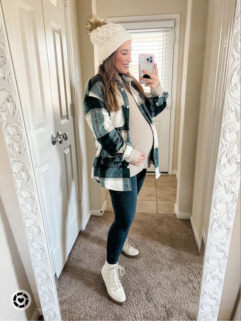 Winter Preggo Outfits, Cute Pregnant Christmas Outfits, Maternity Outfits Casual Winter, Cute Cold Weather Outfits Pregnant, Casual Maternity Winter Outfits, Winter Maternity Outfits Leggings, Pregnacy Fashion Outfits Fall, Winter Fashion For Pregnant Women, Maturity Fall Outfits