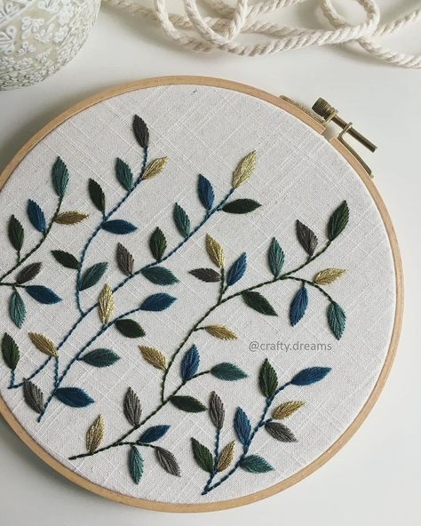 Embroidery Architecture, Embroidery Leaf, Embroidery On Kurtis, Architecture Inspiration, Hand Embroidery Flowers, Embroidery Flowers Pattern, Handwork Embroidery Design, Hand Embroidery Art, Flower Embroidery Designs