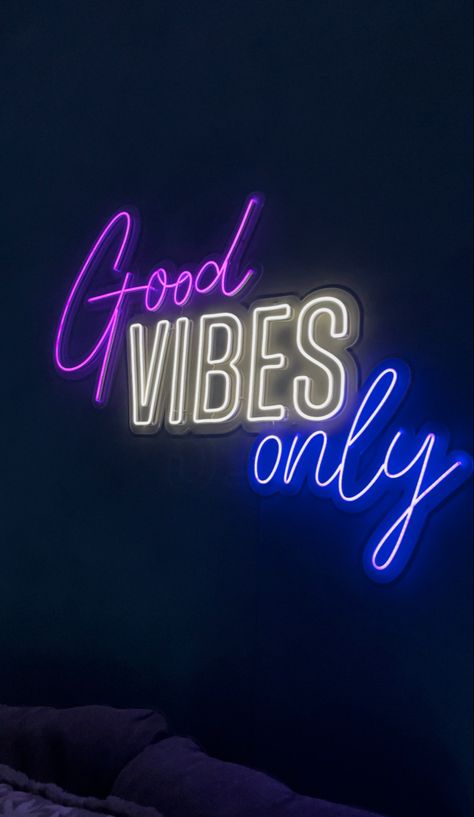 Hd Wallpaper Quotes, Iphone Wallpaper Violet, Neon Signs Quotes, Neon Bedroom, Neon Quotes, Foto Top, Nightclub Design, Photo Frame Wallpaper, Neon Words