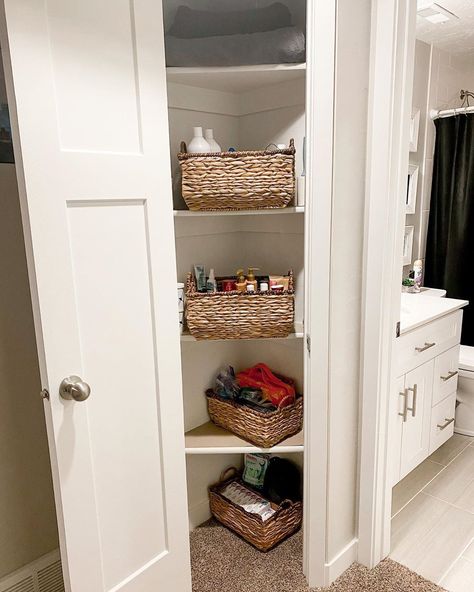 Corner Linen Closet, Bedroom Organization, Linen Closet Organization, Small Closet, Small Corner, Closet Bedroom, Storage Room, Linen Closet, Organization Bedroom