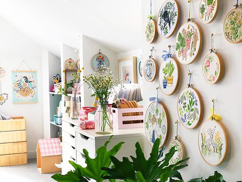 A Sneak Peek into an Embroidery Artist's Studio ⋆ Handmade Charlotte Needlepoint Display Ideas, Displaying Embroidery Wall Decor, Display Embroidery Ideas, How To Display Embroidery Projects, Embroidery Room Ideas, Ways To Display Embroidery, Embroidery Craft Room, Decorating With Embroidery, How To Display Embroidery