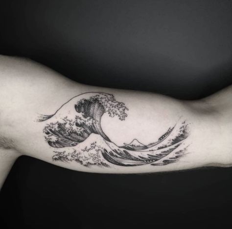 Japanese Wave Tattoos, Band Tattoos For Men, Circular Tattoo, Spiral Tattoos, Tattoo Samples, Wave Tattoo Design, Becoming A Tattoo Artist, Chic Tattoo, Wave Tattoo