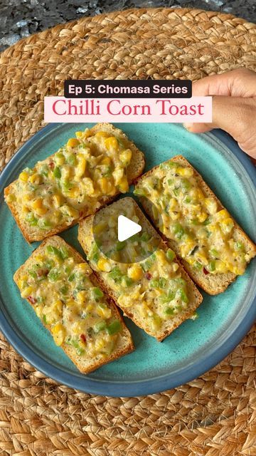 Dhruvi Jain on Instagram: "✨Chilli corn toast is a delicious and flavorful snack or appetizer made with corn, spices, and bread.   It’s a popular dish in Indian cuisine and is often served as a tea-time snack.   — Here’s a simple recipe for making chilli corn toast: 10-12 Homemade bread slices  1 Tbsp ghee  1 Tbsp flour  1 cup milk  1/4 cup chopped capsicum  1/2 cup crushed corns  Salt to taste  Chilli flakes  Oregano  Dry coriander  Dry basil   #jainfood #jainfoodie #chillicheese #cornrecipes #chillicorn #chillicheesetoast #breadrecipe #cheesechillitoast #chaumasa #chomasa #jainrecipe #breadbaking" Jain Bread Recipe, Simple Vegetarian Breakfast, Bread Snacks Recipes Indian, Indian Snack Recipes Tea Time, Jain Breakfast Recipes, Corn Recipes Indian Snacks, Recipes With Bread Indian, Bread Recipes Indian Snacks, Jain Snacks Recipes