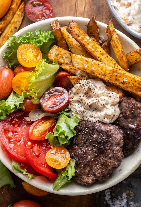 Burger Bowls with Caramelized Onion Aioli - Wandering Chickpea Burger Bowls, Plats Healthy, Healthy Food Dishes, Caramelized Onion, Healthy Food Motivation, Aioli, Healthy Meal Prep, Pretty Food, A Bowl