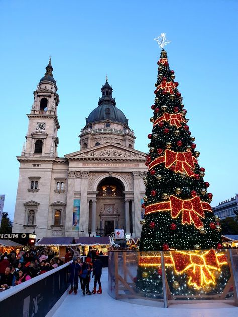 In 2018 Christmas Market at St. Stephen's Basilica was named the Second Best in Europe. This year they’re going for gold. What makes many of the Christmas markets really enticing and outstanding in Budapest beside their mulled wine, strudel and traditional Hungarian dishes, is that there is a real focus on trying to preserve authentic Hungarian folk art, traditions and offer really good quality handcrafts rather than commercialized kitchy Christmas gifts. Budapest At Christmas, Budapest New Year, Christmas In Budapest, Budapest Christmas Photos, Budapest Hungary Christmas, Budapest In Winter, Christmas Budapest, Budapest December, Hungary Christmas